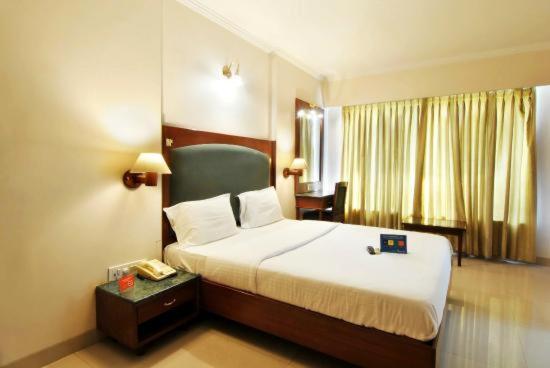 Hotel Lotus Пюн Екстериор снимка